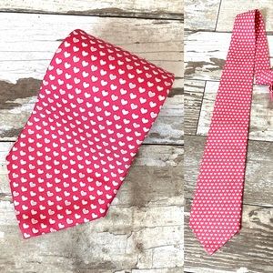Vineyard Vines Heart Design 100% Silk Tie